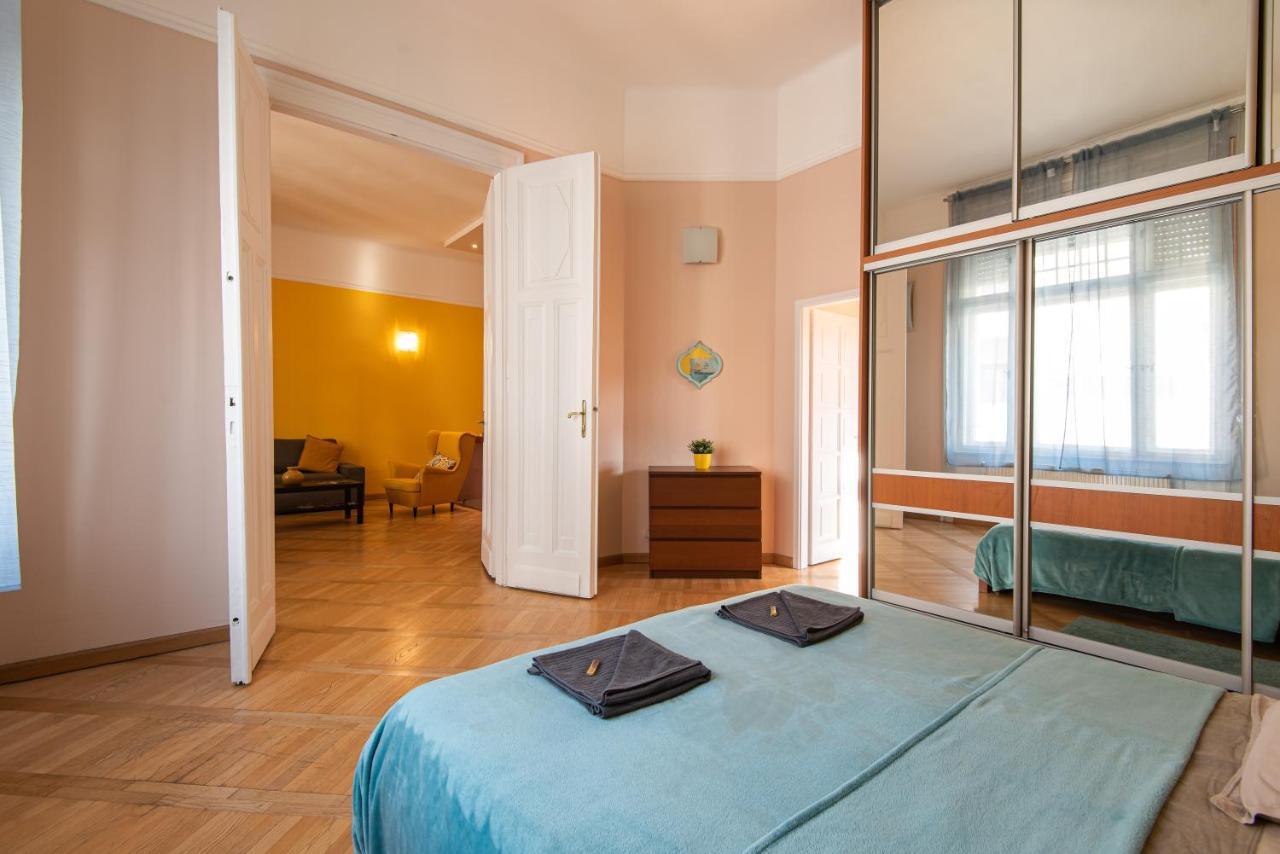 Patrik'S Budapest Center Apartment Luaran gambar