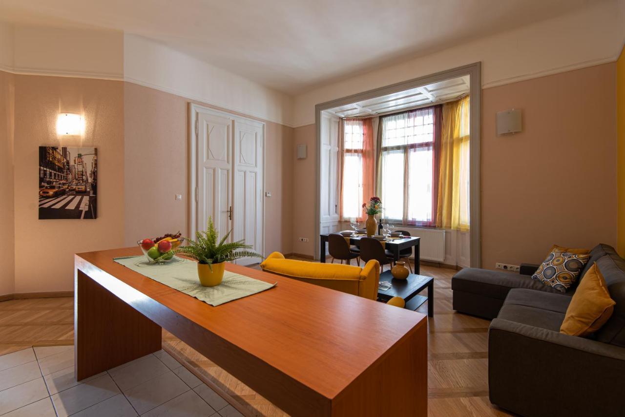 Patrik'S Budapest Center Apartment Luaran gambar